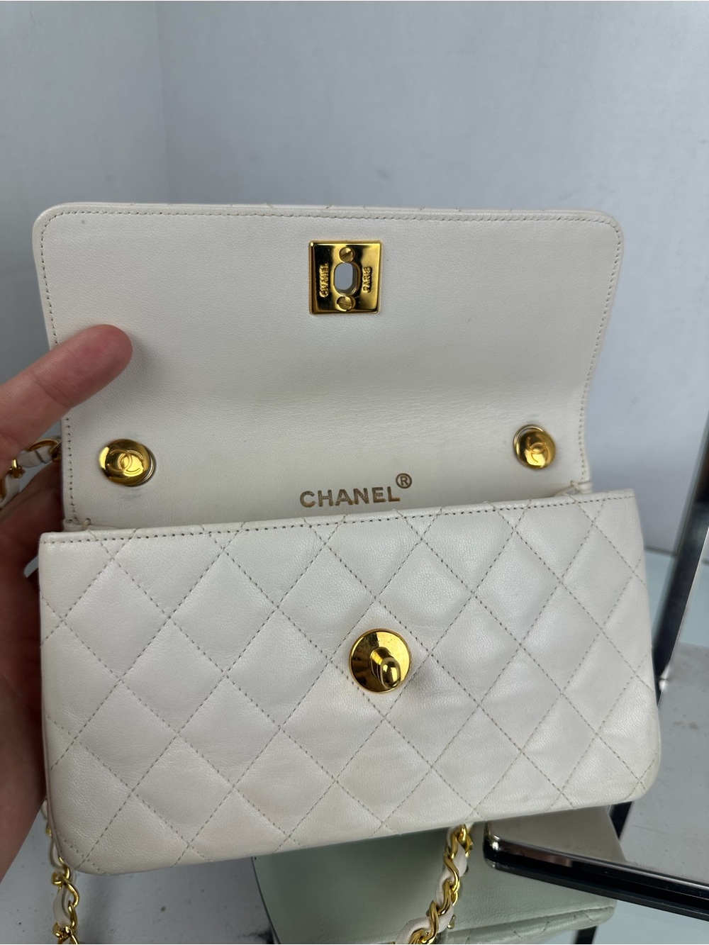 Chanel Vintage Mini Flap Bag White Lambskin Quilted Crossbody 24KT Classic CC - Picture 3 of 12